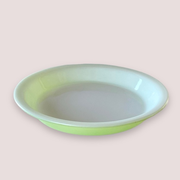 Midcentury Lime Green PYREX 909 Round 9 Inch Pie Dish Plate - Picture 3 of 10